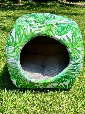 Tropical Green Cat Treehouse Cavern Cave Cubby Gray Outdoors Adventure Fur Bed